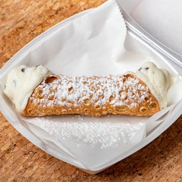 Cannoli Ricotta.